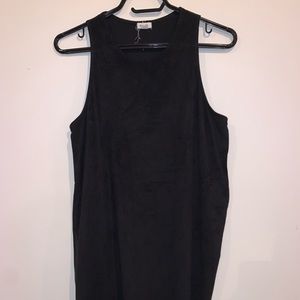 sleeveless velvet dress
